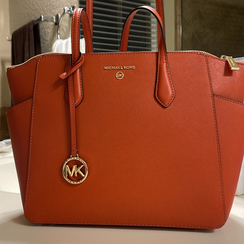 🌟Sold🌟Michael Kors Charlie Medium Saffiano Leather Top Zip Tote Bag NWT
